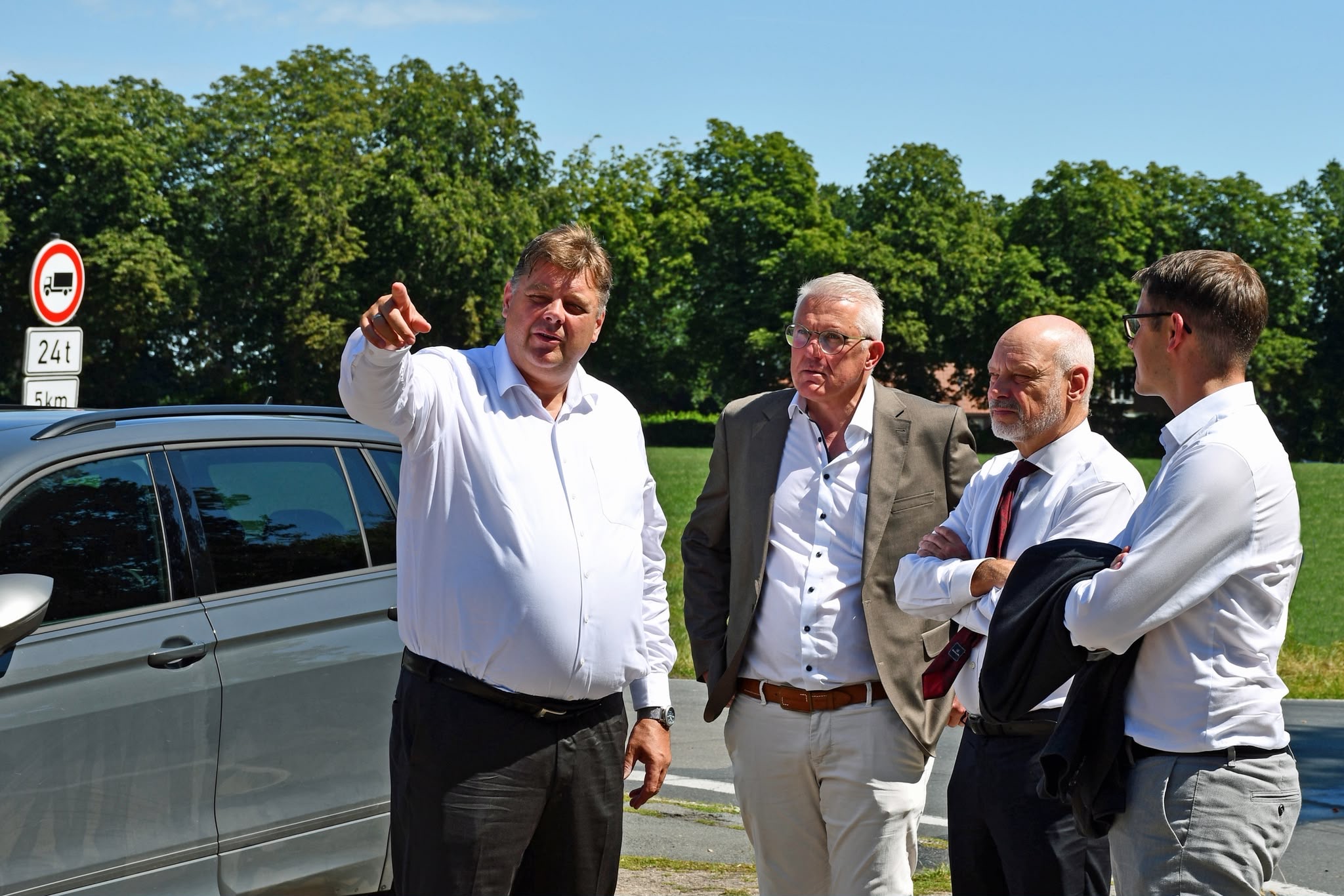 Begutachten geplante Sanierungsabschnitte der Landesstra�e 824 zwischen Spohle und Dringenburg, Jens Nacke, Thorsten Cordes, Dr. Christoph Wilk, Hendrik Lehners